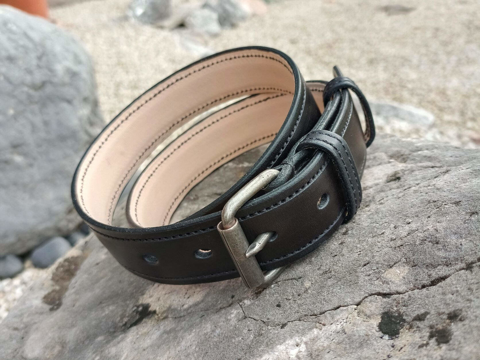 schwarzer Ledergürtel der Achenbach Sattlerei HAMA